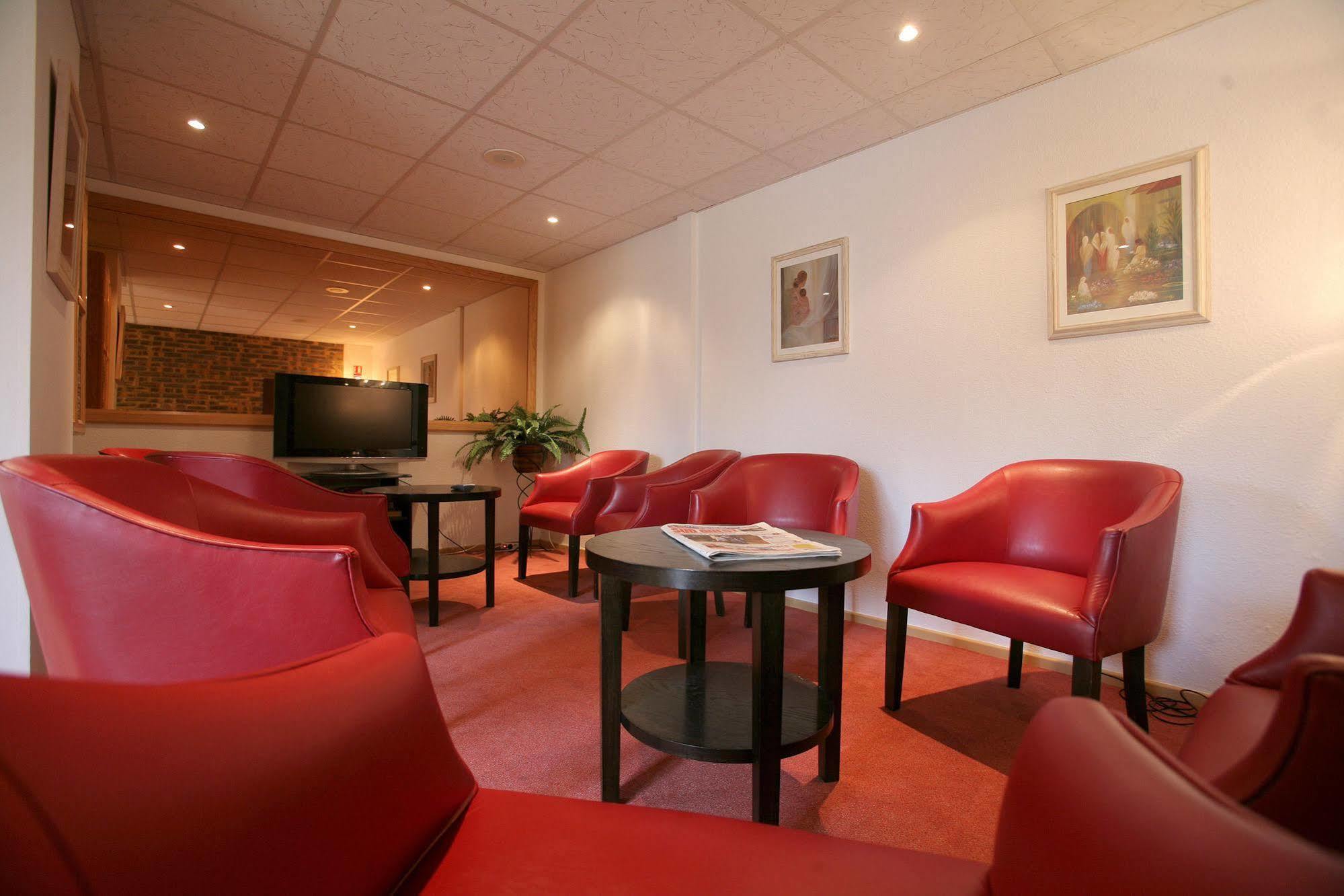 Hotel Le Relais Des Champs Эжени-ле-Бен Экстерьер фото